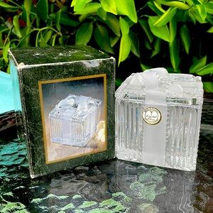 New Vintage Crystal Clear Signatures Square Bow Trinket Box Frosted - 3.25 in